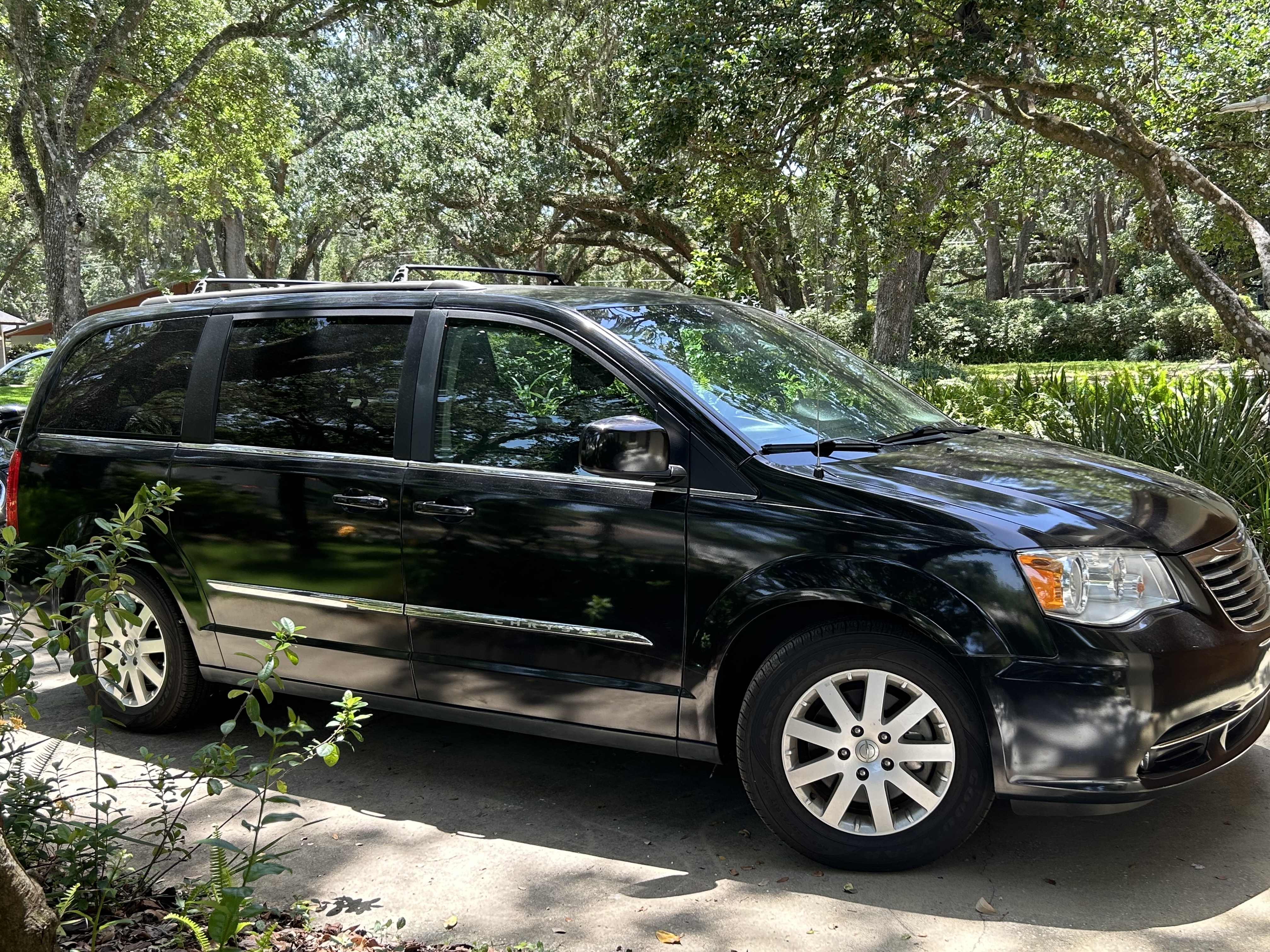 Used 2015 Chrysler Town & Country Touring FWD image 6