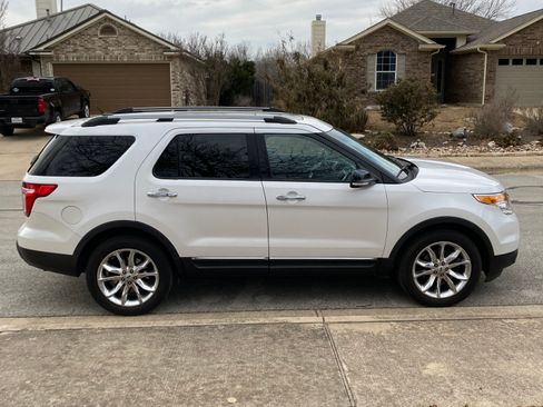 Used 2014 Ford Explorer XLT w/ Equipment Group 202A image 8