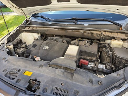 Used 2019 Toyota Highlander XLE FWD image 14
