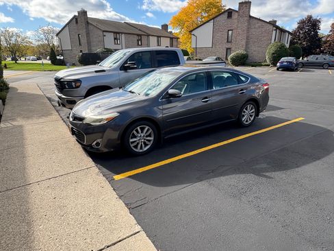 Used 2014 Toyota Avalon XLE Premium image 2