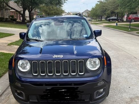 Used 2016 Jeep Renegade Latitude image 2