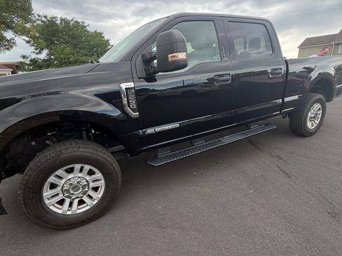 Used 2018 Ford F250 XLT w/ XLT Value Package AWD/4WD image 4