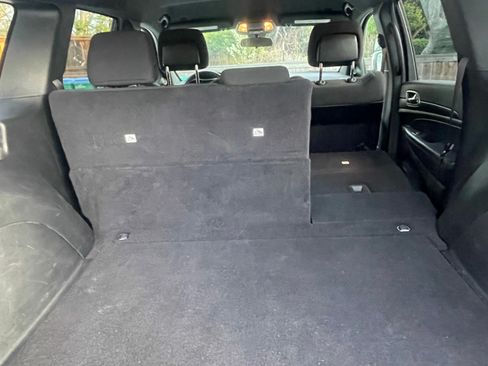 Used 2021 Jeep Grand Cherokee Laredo image 15