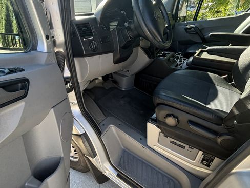 Used 2017 Mercedes-Benz Sprinter 2500 image 12