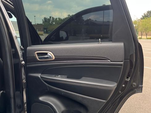 Used 2014 Jeep Grand Cherokee Limited w/ Luxury Group II image 23