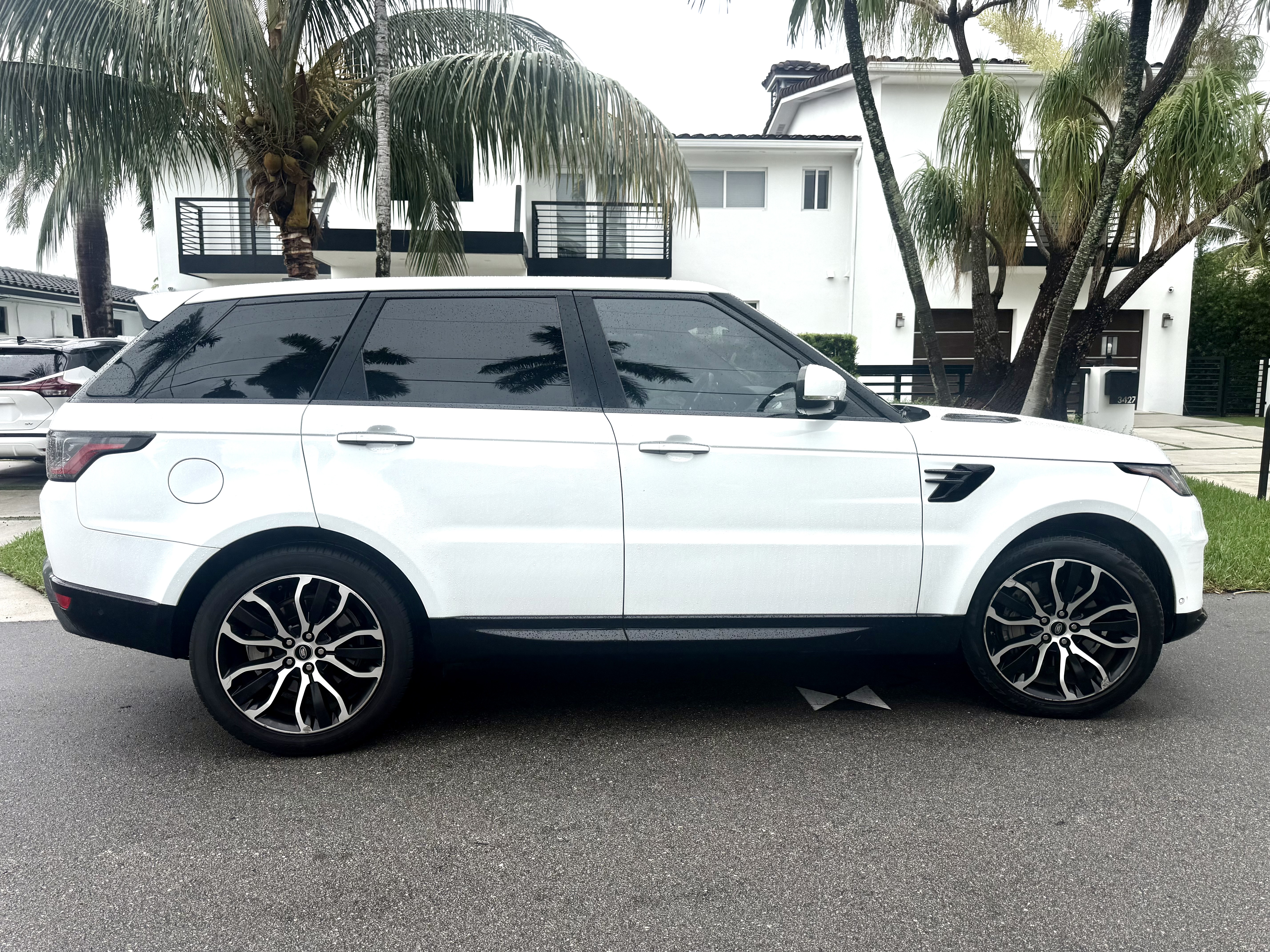 Used 2021 Land Rover Range Rover Sport HSE Silver Edition AWD/4WD image 1