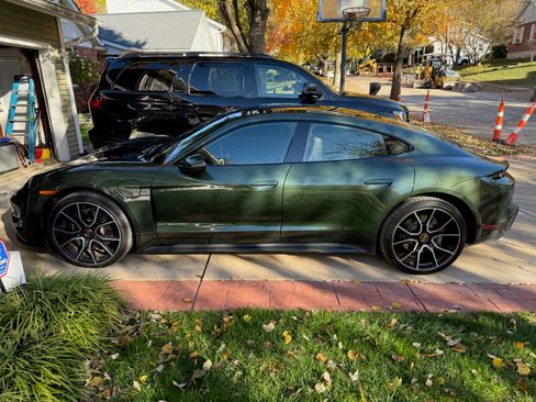 Used 2024 Porsche Taycan image 4