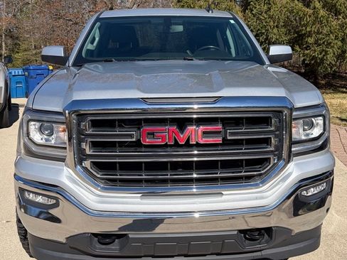 Used 2019 GMC Sierra 1500 SLE w/ SLE Value Package image 2
