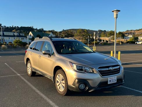 Used 2018 Subaru Outback 2.5i Premium image 11