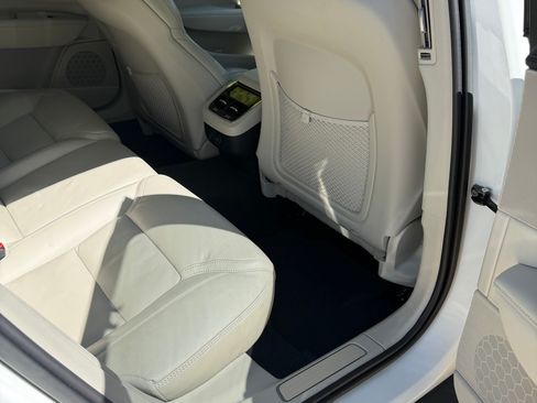 Used 2023 Volvo V90 B6 Cross Country Ultimate w/ Climate Package AWD/4WD image 10