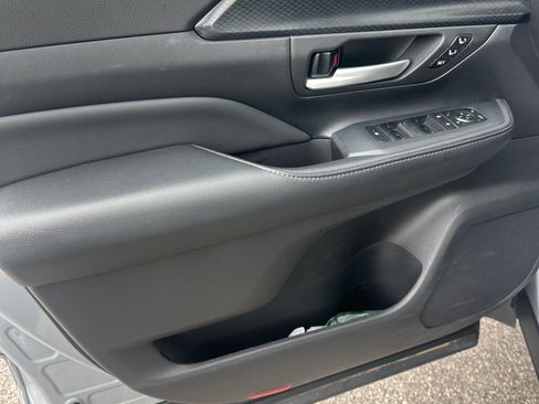 Used 2025 Toyota Grand Highlander AWD Hybrid image 18