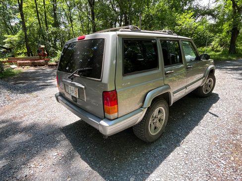 Used 2000 Jeep Cherokee Classic AWD/4WD image 2