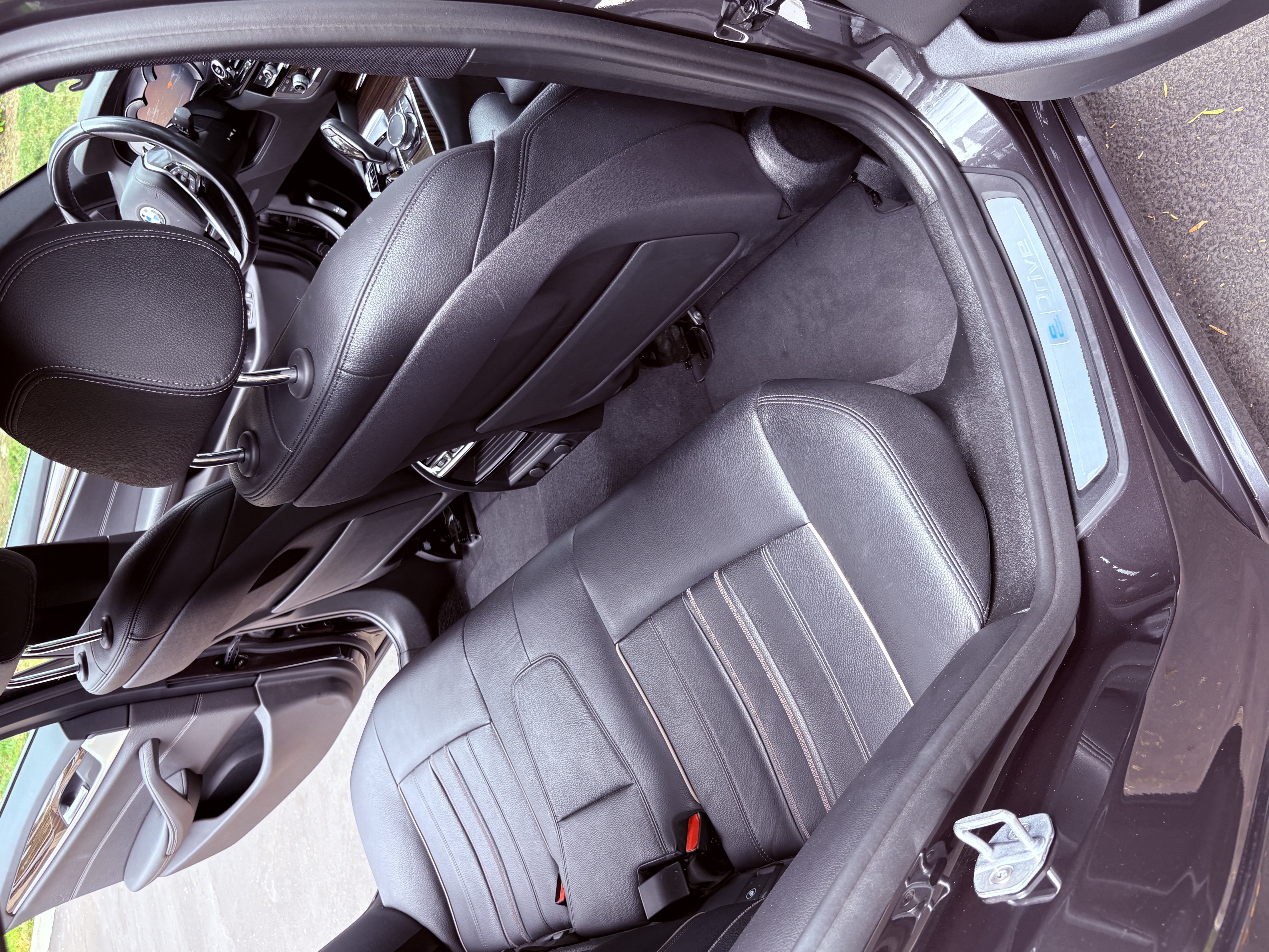 Used 2019 BMW 530e w/ Convenience Package RWD image 14