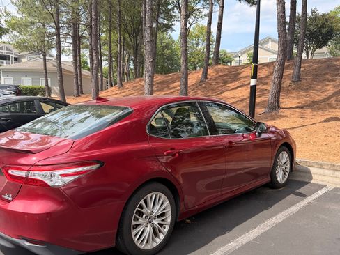 Used 2018 Toyota Camry XLE w/ Audio Package FWD image 4