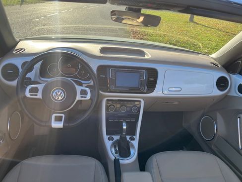 Used 2019 Volkswagen Beetle 2.0T SE image 11