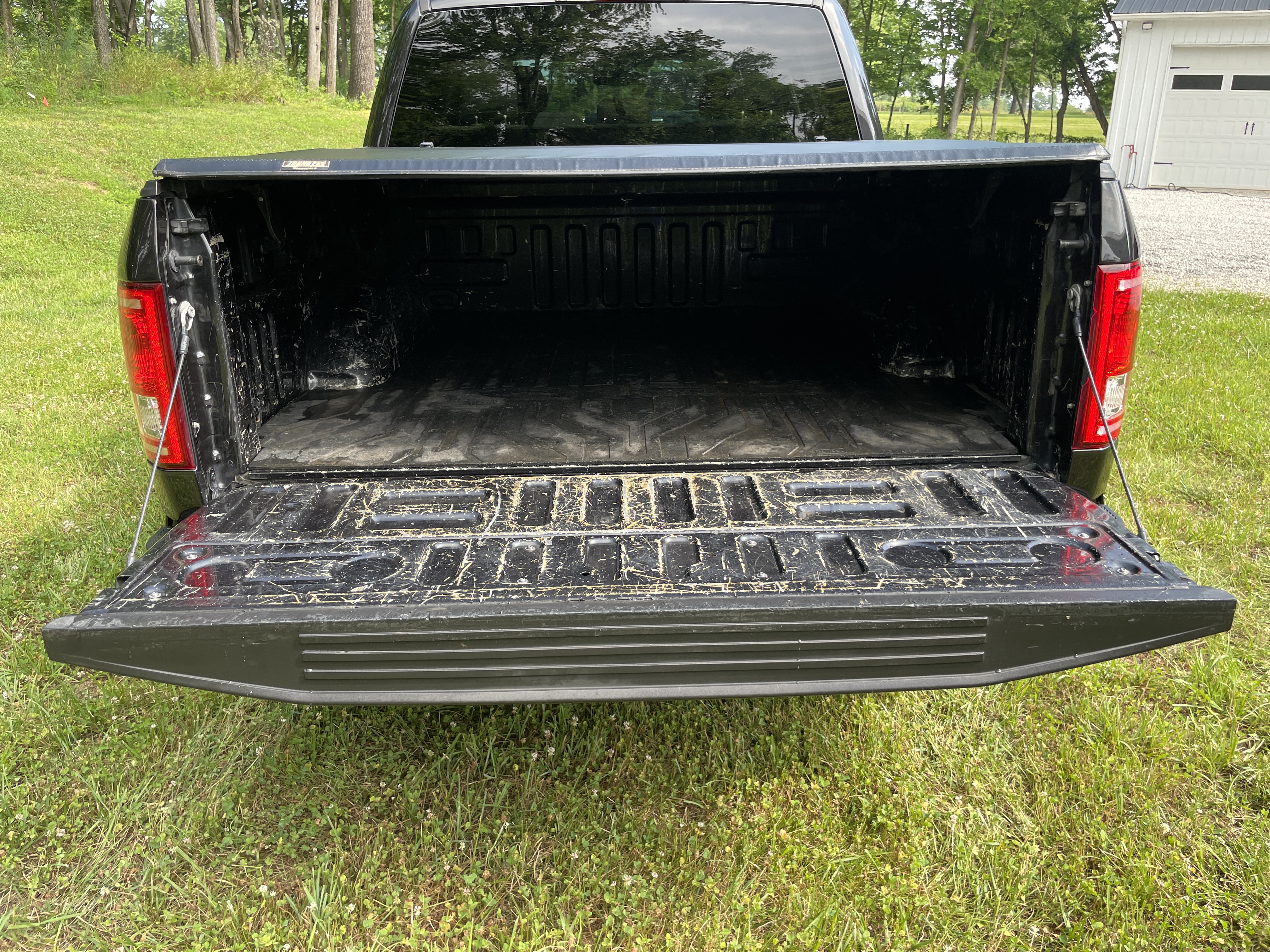 Used 2015 Ford F150 XLT w/ Equipment Group 301A Mid RWD image 9