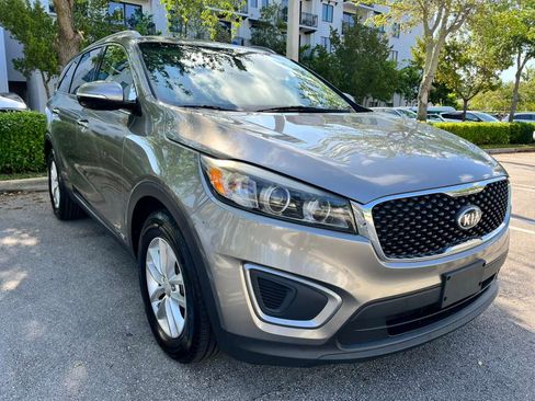 Used 2017 Kia Sorento LX AWD/4WD image 1