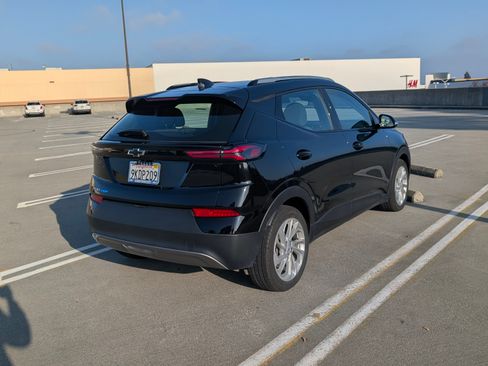 Used 2023 Chevrolet Bolt EUV LT image 9