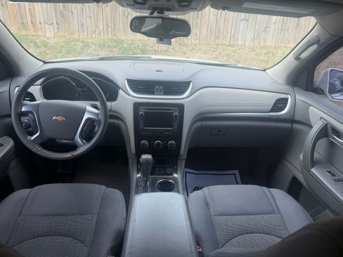 Used 2016 Chevrolet Traverse LT w/ Style and Technology Package image 6