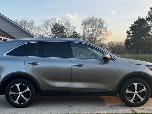 Used 2016 Kia Sorento EX image 6