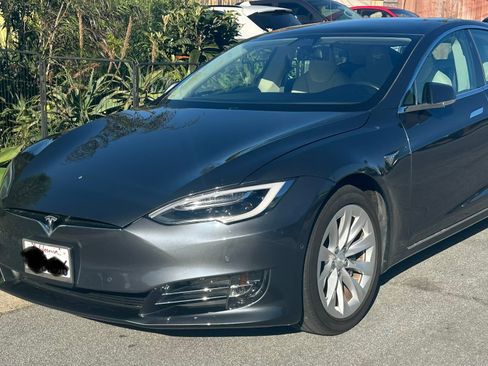 Used 2018 Tesla Model S 75D image 2
