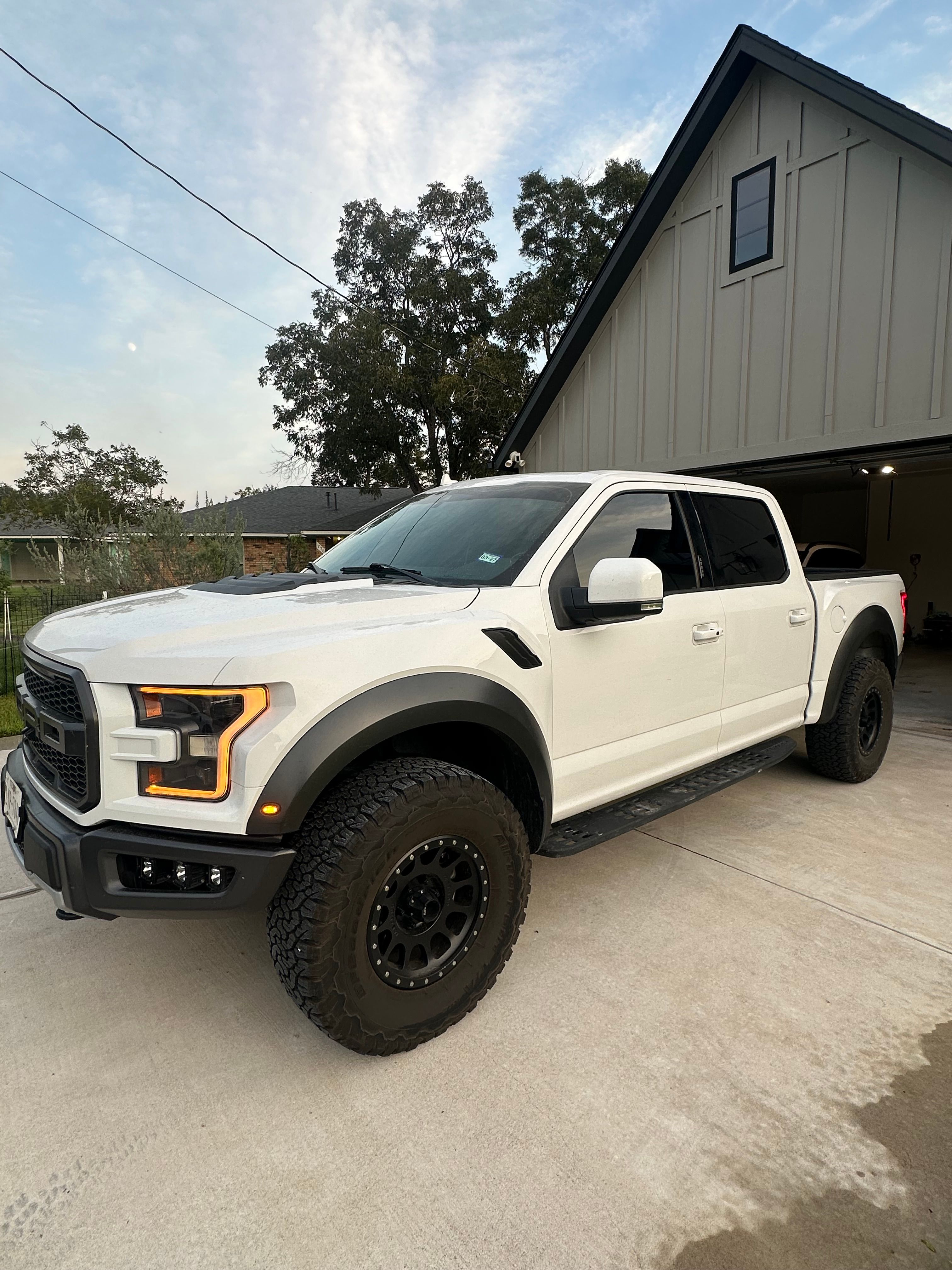 Used 2019 Ford F150 Raptor w/ Equipment Group 802A Luxury AWD/4WD image 1