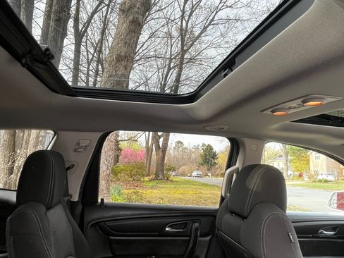 Used 2016 Chevrolet Traverse LT w/ Style and Technology Package image 15