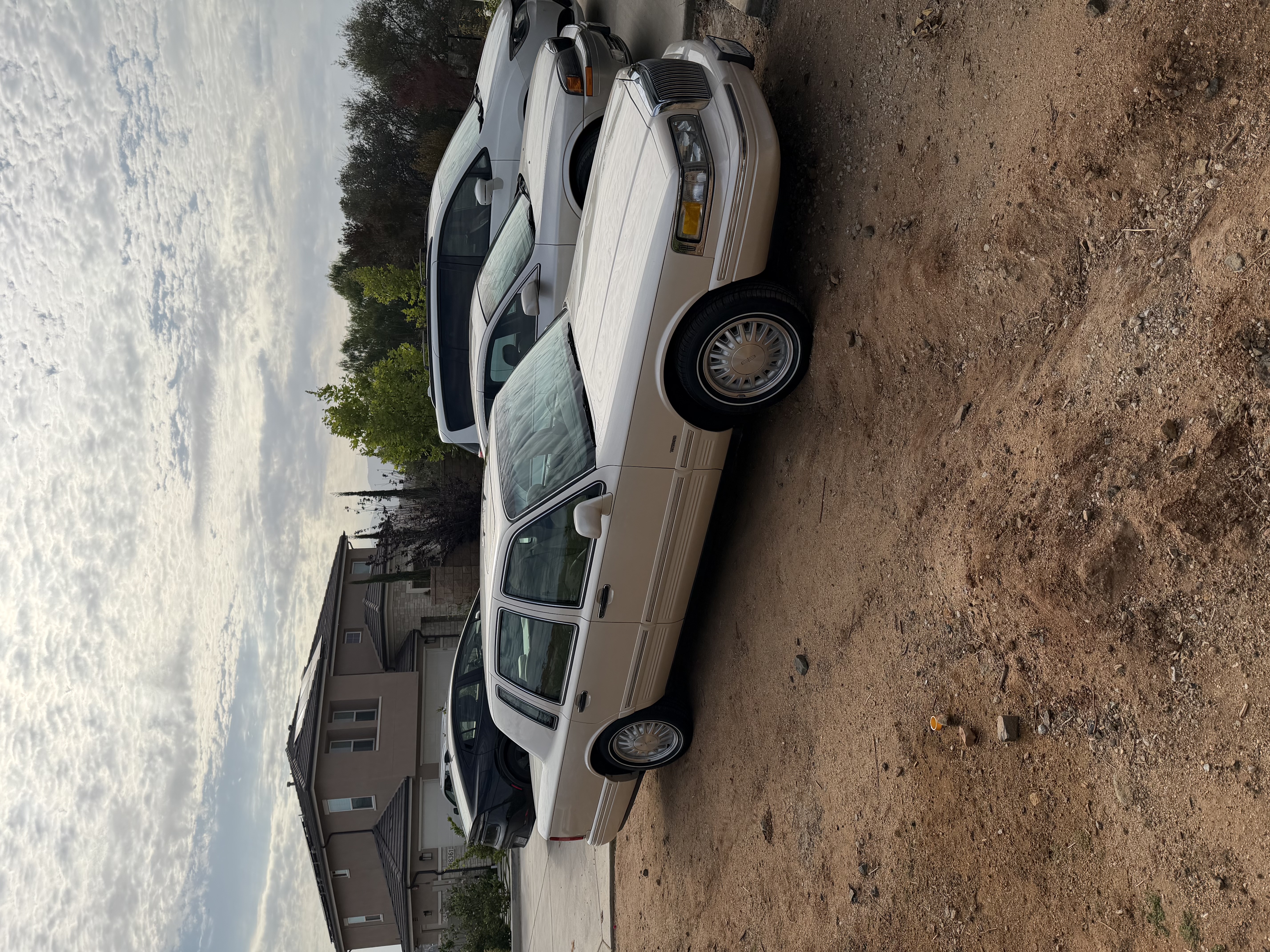 Used 1995 Lincoln Town Car Cartier RWD image 1