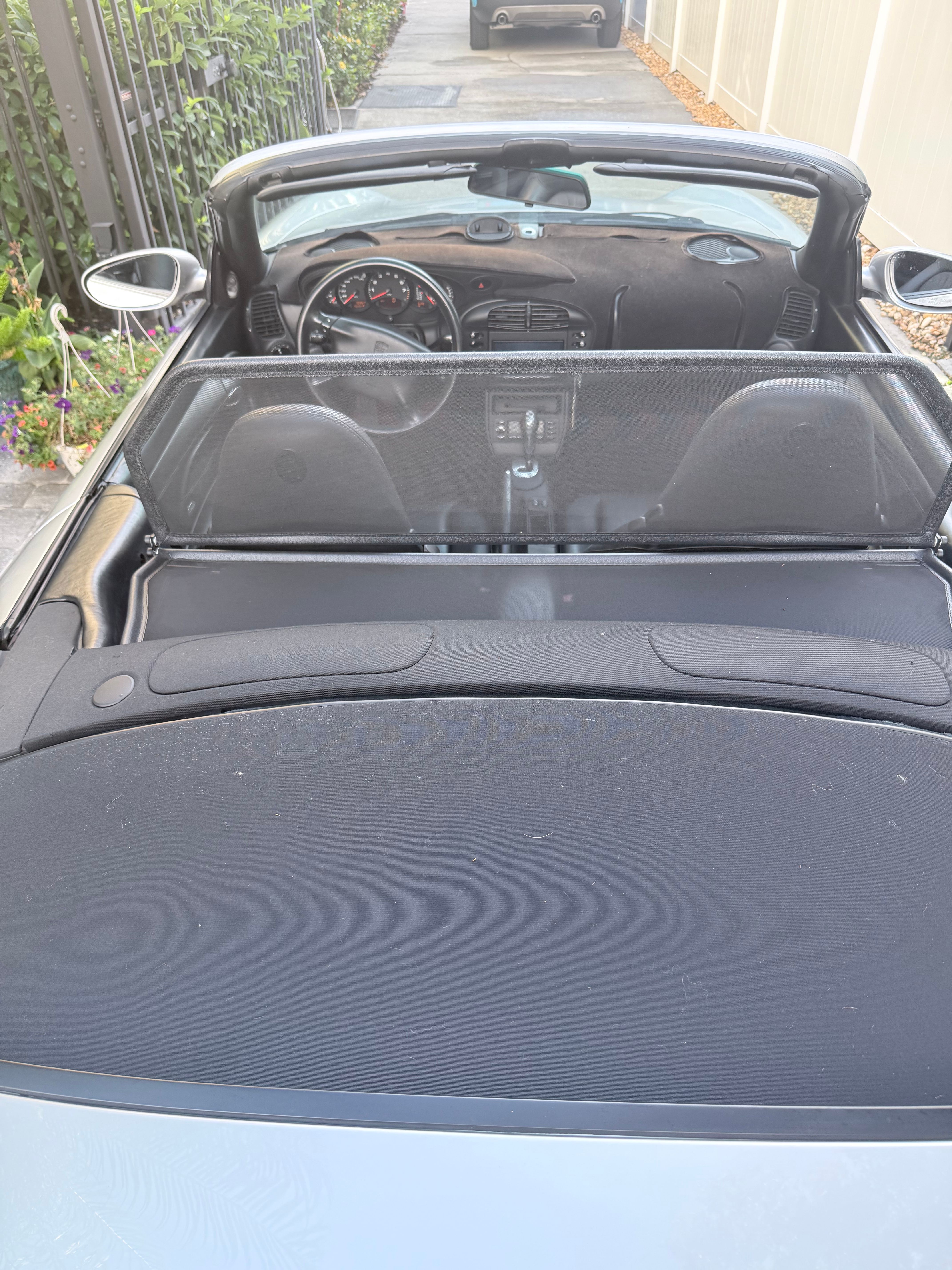 Used 2000 Porsche 911 Cabriolet image 10