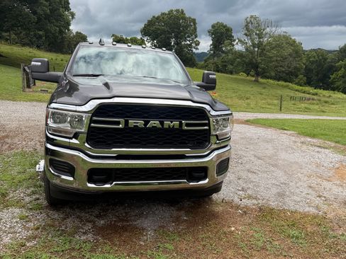 Used 2024 RAM 3500 Tradesman w/ Chrome Appearance Group AWD/4WD image 2