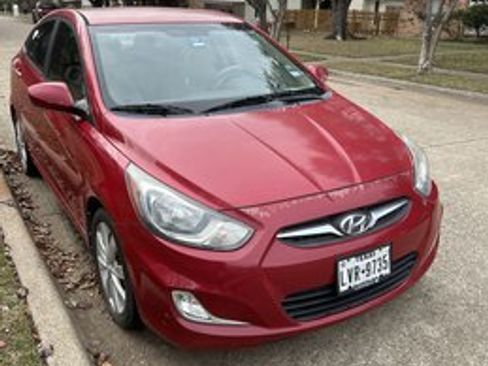 Used 2013 Hyundai Accent GLS w/ Premium Pkg image 17