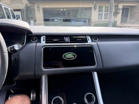 Used 2020 Land Rover Range Rover Sport HST image 4