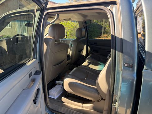 Used 2007 GMC Sierra 3500 SLT w/ Heavy-Duty Power Package AWD/4WD image 3