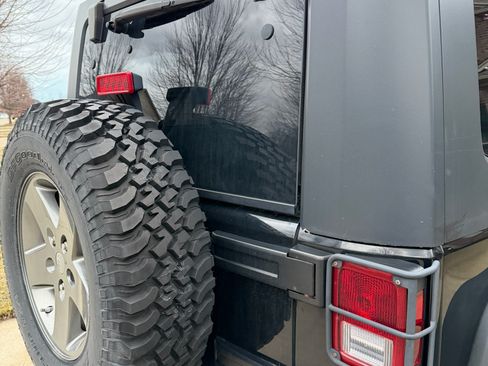 Used 2010 Jeep Wrangler Unlimited Sport image 2