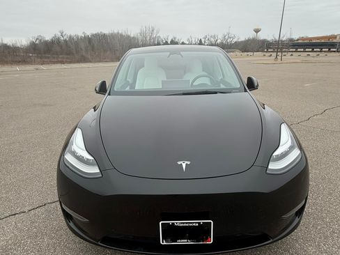 Used 2021 Tesla Model Y Long Range image 2