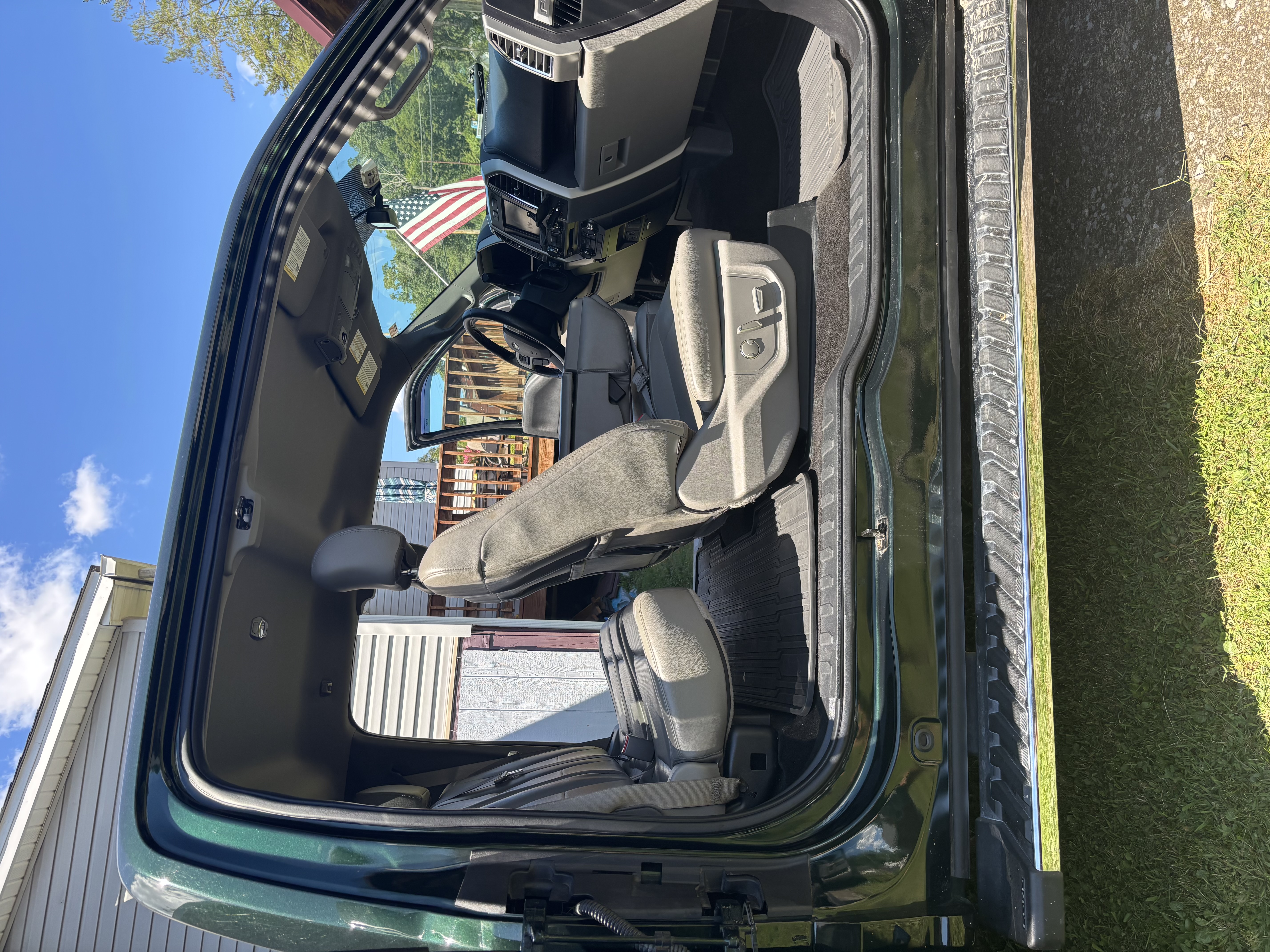 Used 2015 Ford F150 Lariat w/ Equipment Group 501A Mid AWD/4WD image 6