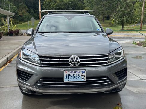 Used 2016 Volkswagen Touareg Sport AWD/4WD image 4