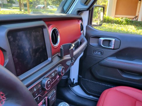 Used 2022 Jeep Wrangler Unlimited Rubicon w/ Steel Bumper Group image 11