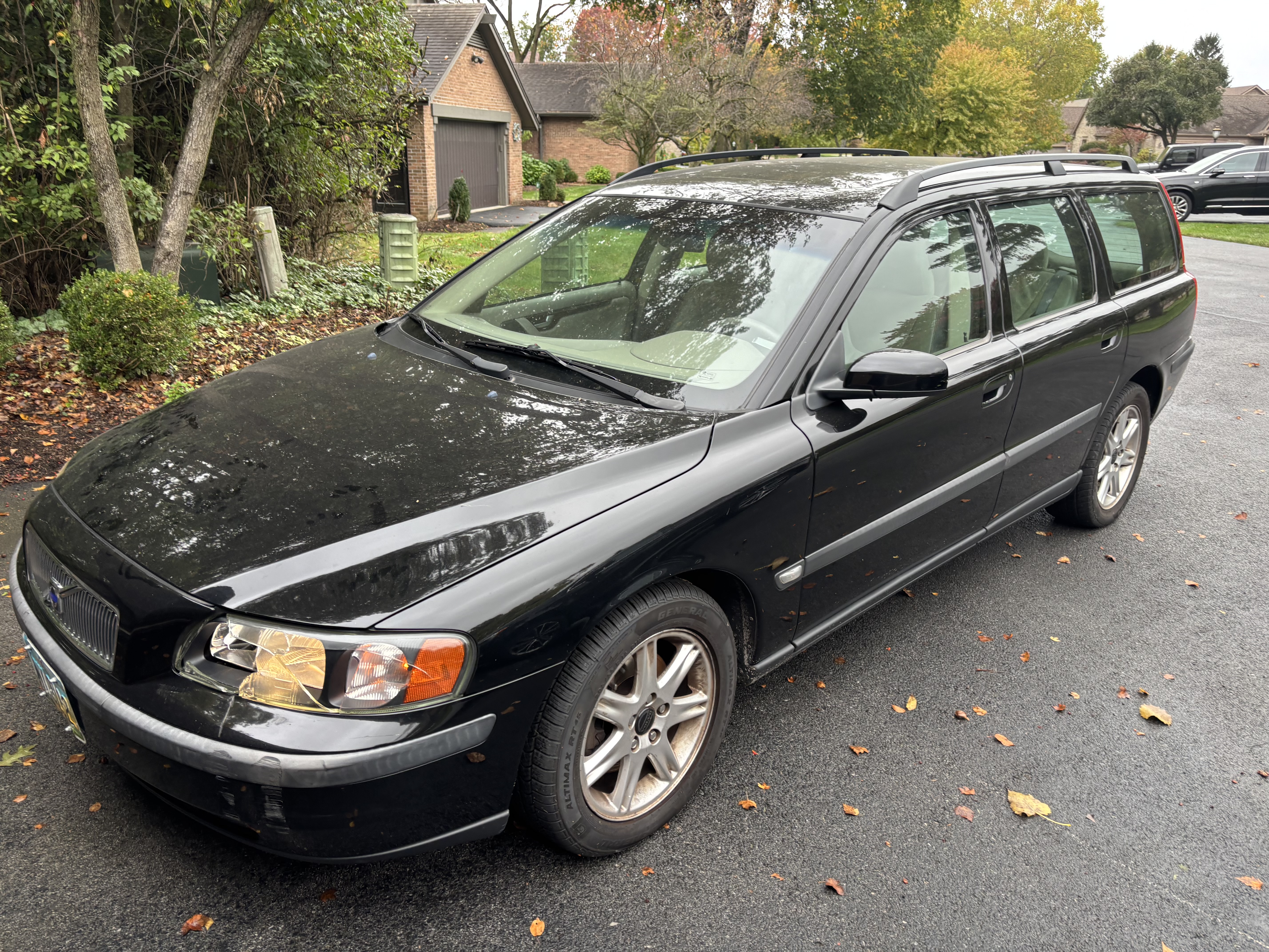 Used 2004 Volvo V70 2.4 FWD image 1