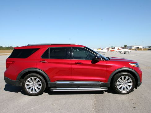 Used 2022 Ford Explorer Limited w/ Equipment Group 301A image 9