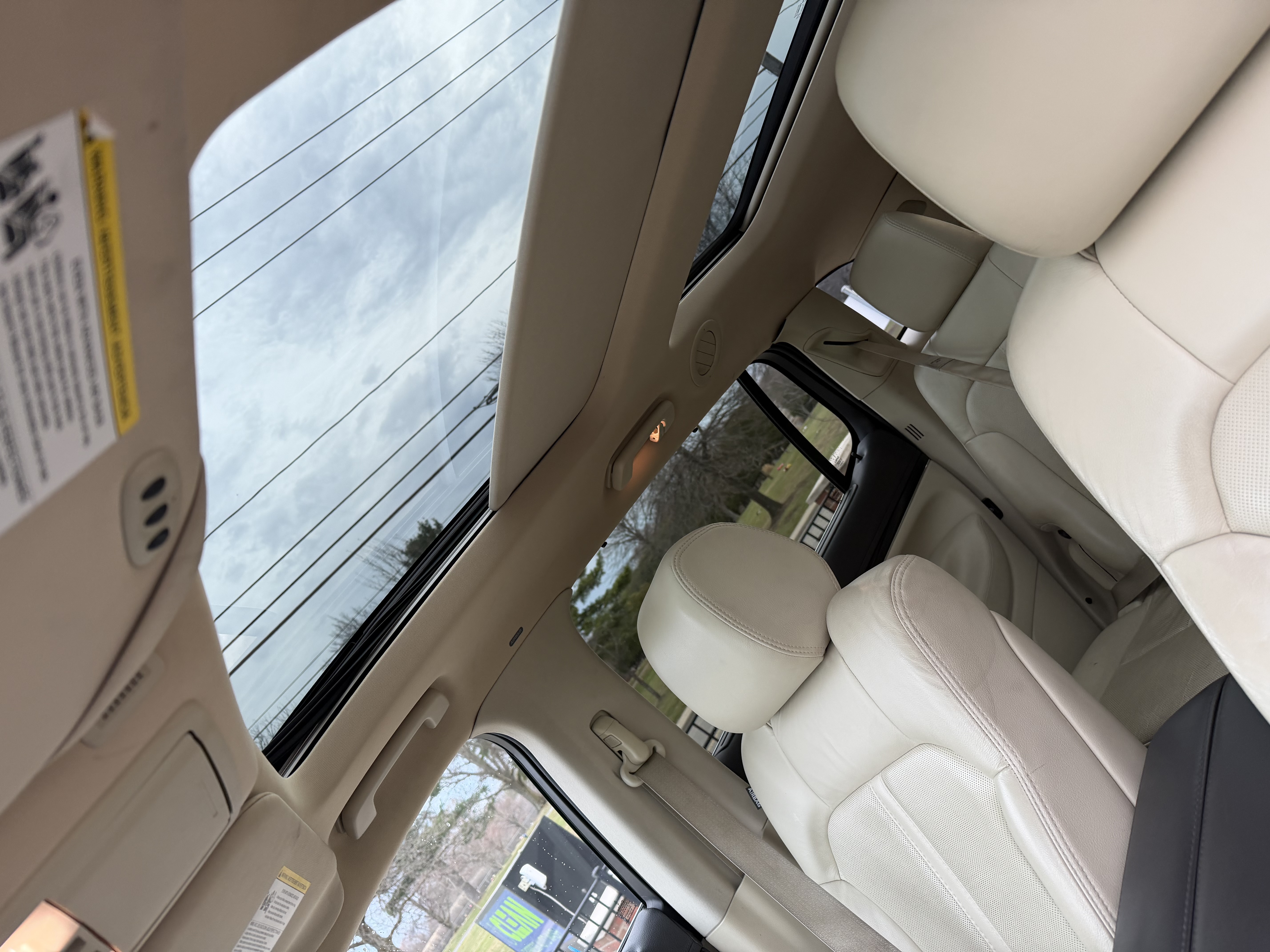 Used 2013 Lincoln MKT AWD image 4