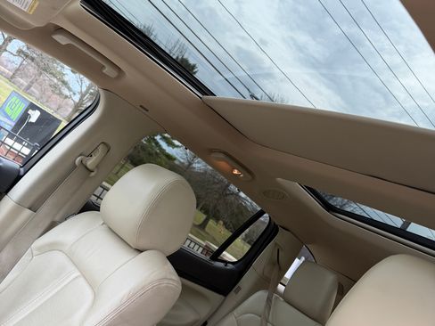 Used 2013 Lincoln MKT AWD image 4