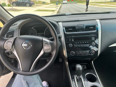 Used 2014 Nissan Altima 2.5 S FWD image 2