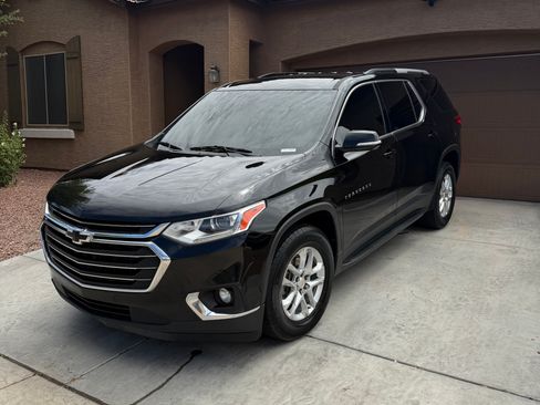 Used 2018 Chevrolet Traverse LT FWD image 1