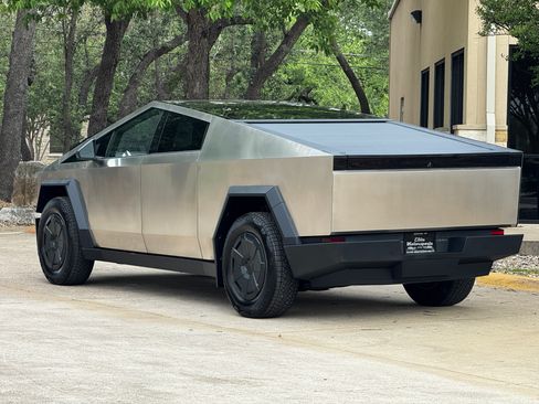 Used 2025 Tesla Cybertruck AWD Crew Cab image 4