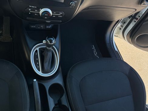 Used 2018 Kia Soul + FWD image 13