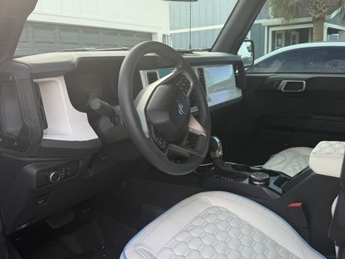 Used 2025 Ford Bronco 4-Door image 5