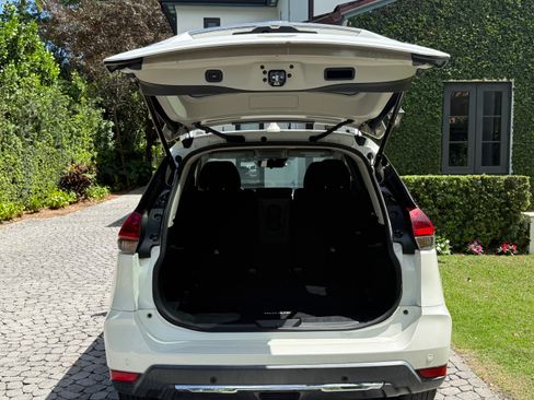 Used 2020 Nissan Rogue SV image 20