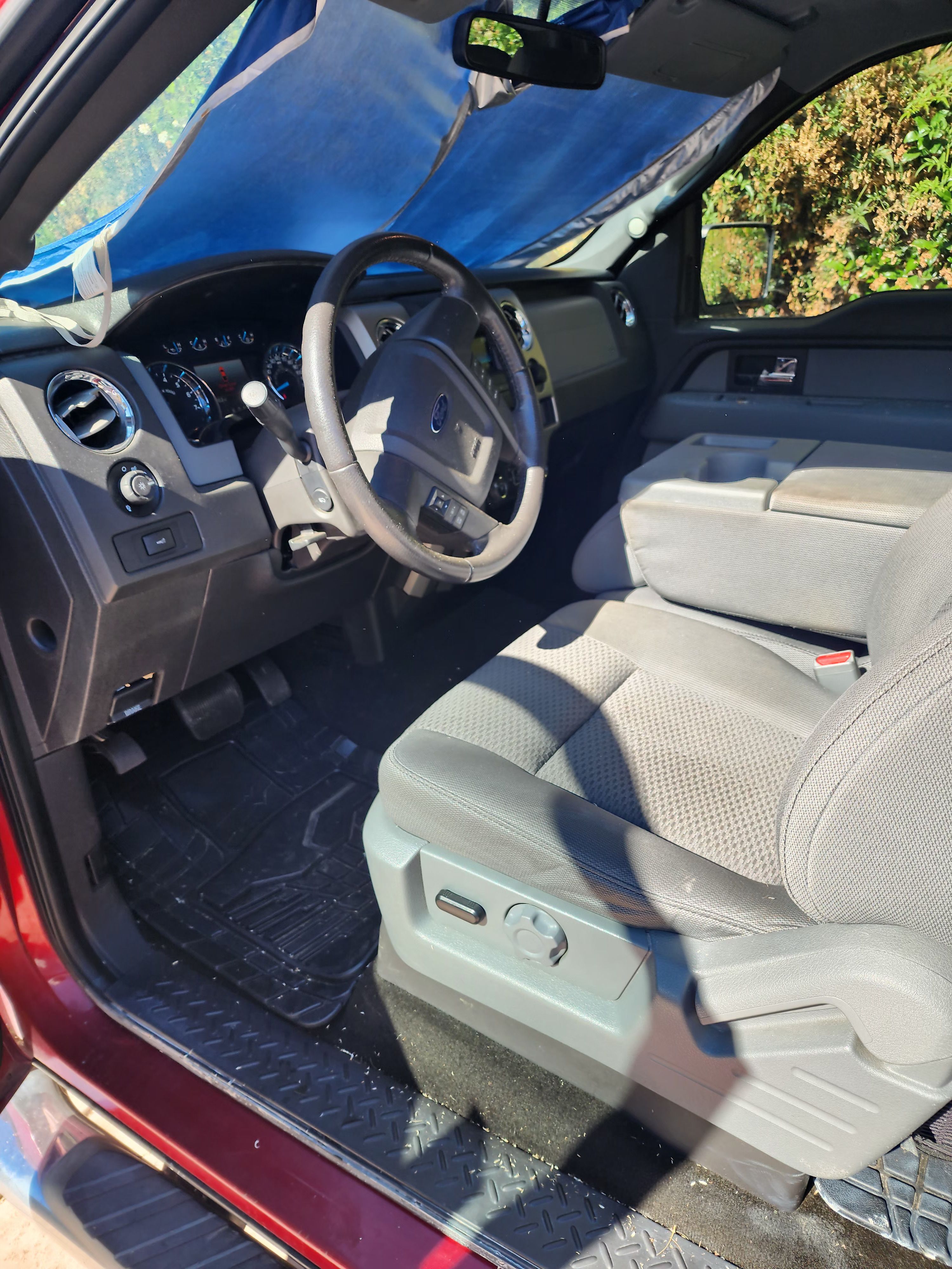 Used 2014 Ford F150 XLT w/ XLT Chrome Package RWD image 5