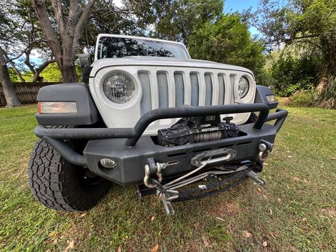 Used 2018 Jeep Wrangler Unlimited Sport image 12
